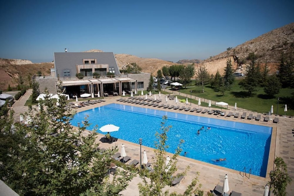 Le Grand Chalet – Zaarour Club 33/37