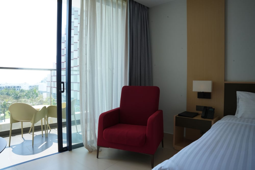 The Empyrean Cam Ranh Beach Resort 46/57