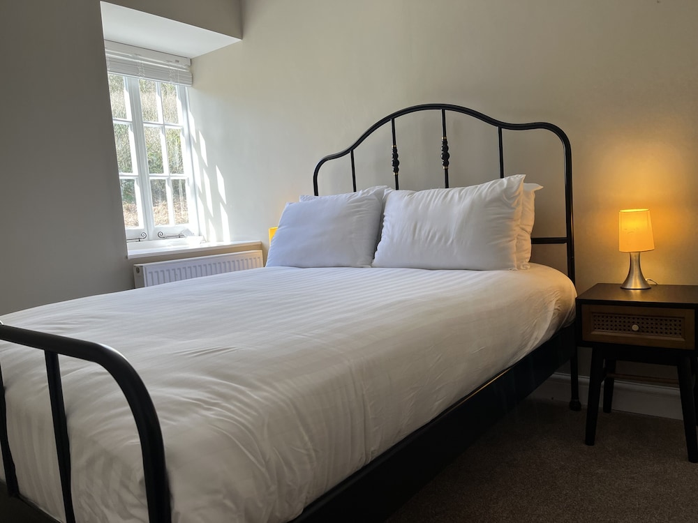 Picton House Hotel 11/45