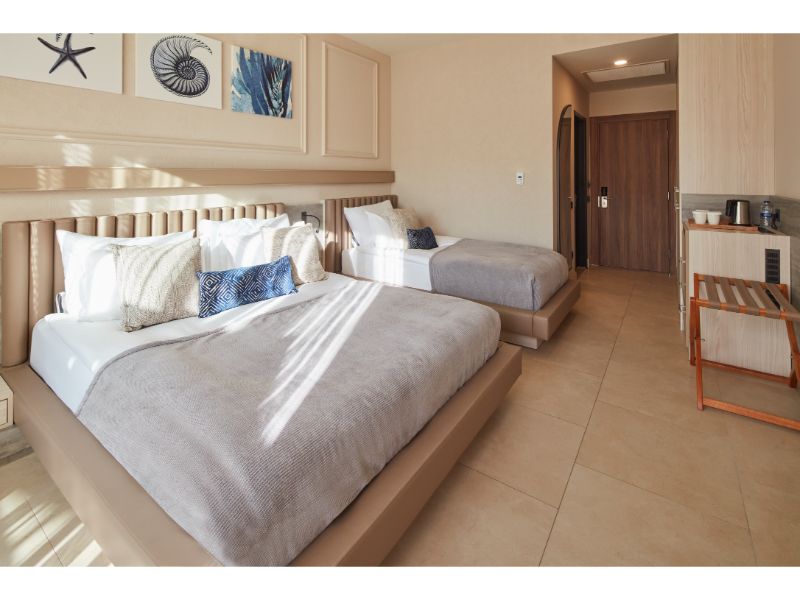 Deluxe, Double Bed, Lateral Side Sea View