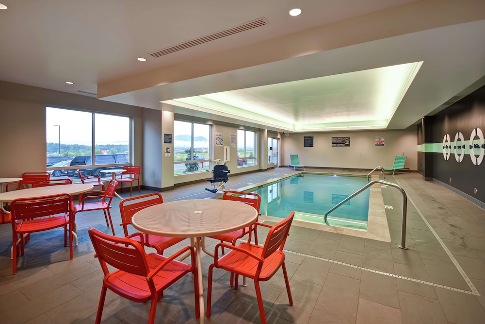 Tru by Hilton Pigeon Forge, TN 46/55