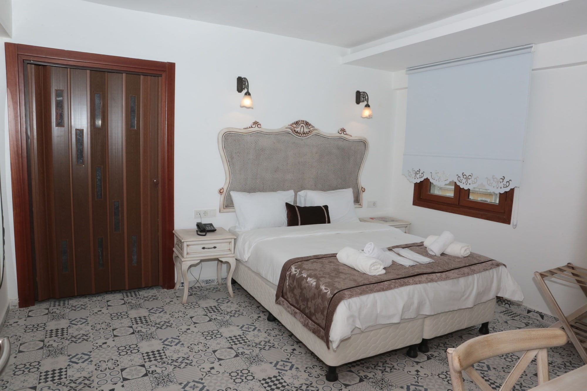 2 BEDROOMS, FAMILY, QUADRUPLE, KITCHEN