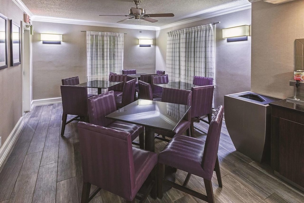 La Quinta Inn By Wyndham IH-10 West San Antonio TX 44/52