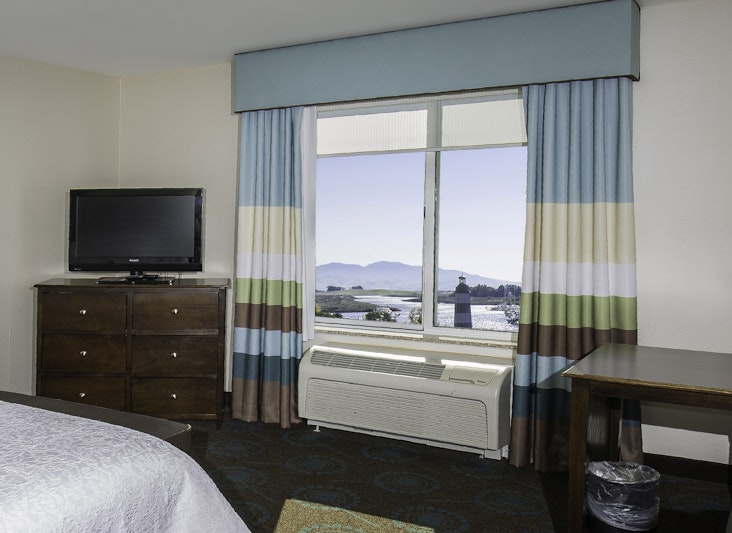 Hampton Inn and Suites Suisun City Waterfront 40/50