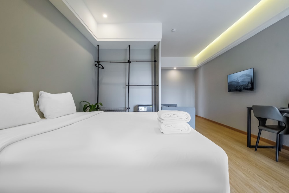 ELITE, STUDIO, KING BED
