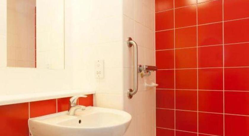 Travelodge Dundee Strathmore Avenue 15/16