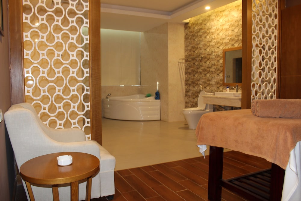 Muong Thanh Cua Dong Hotel Vinh 38/40