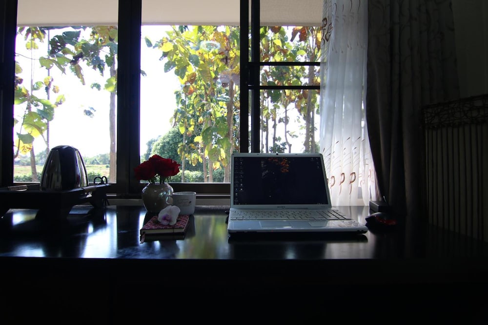 Little Teak Home Stay 24/47