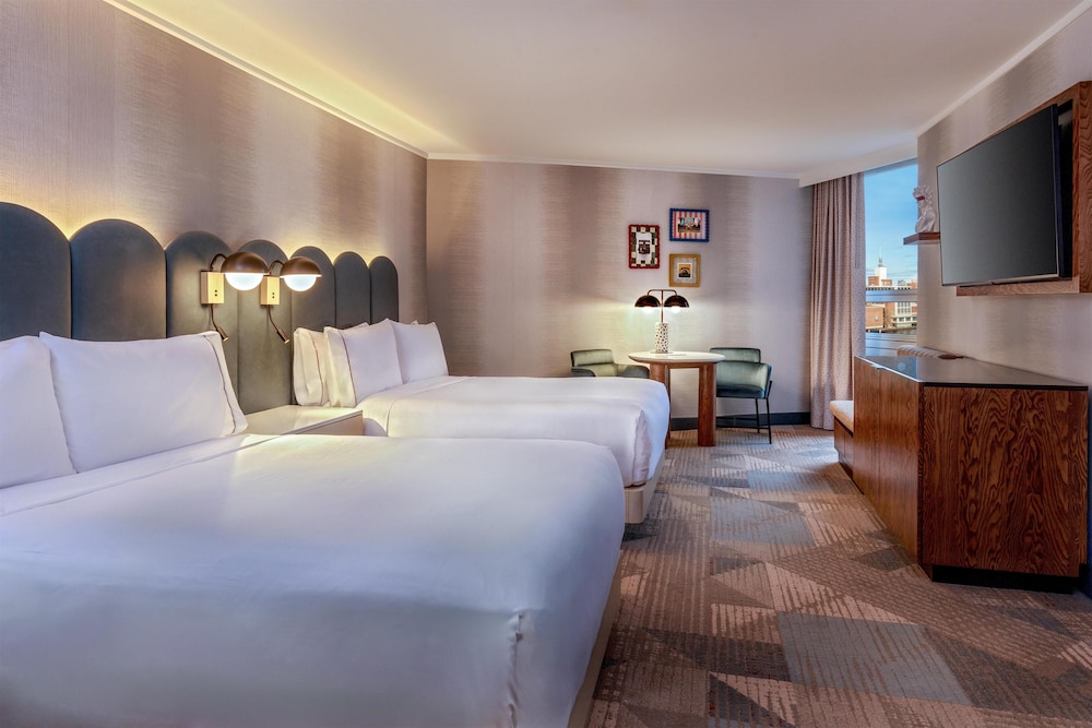 DELUXE, 2 DOUBLE BEDS