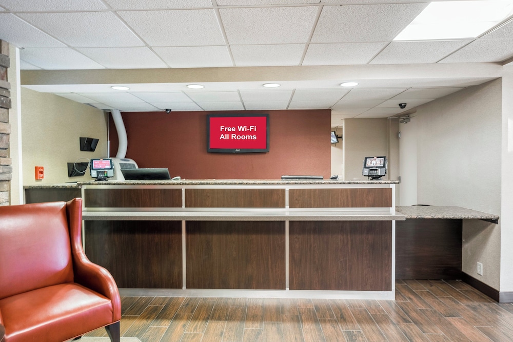 Lobby at Red Roof PLUS+ Boston - Woburn/ Burlington, BOSTON - MA
