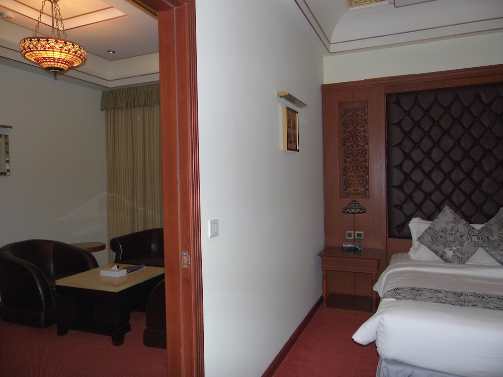 The Platinum Hotel 14/64