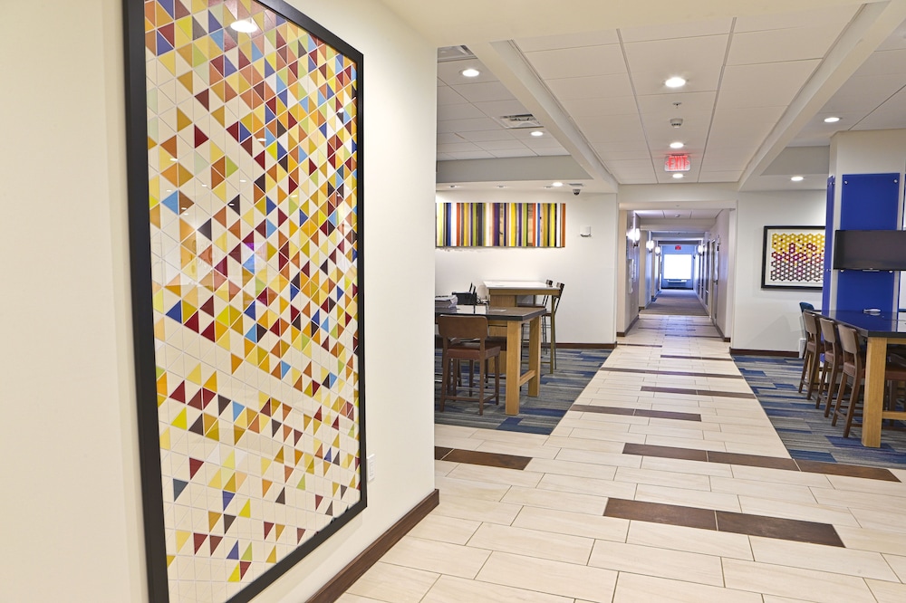 Holiday Inn Express And Suites Rochester Hill Detroit Area 11/47