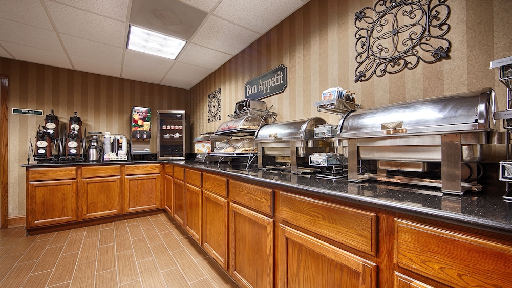 Best Western Plus Russellville Hotel & Suites 20/32