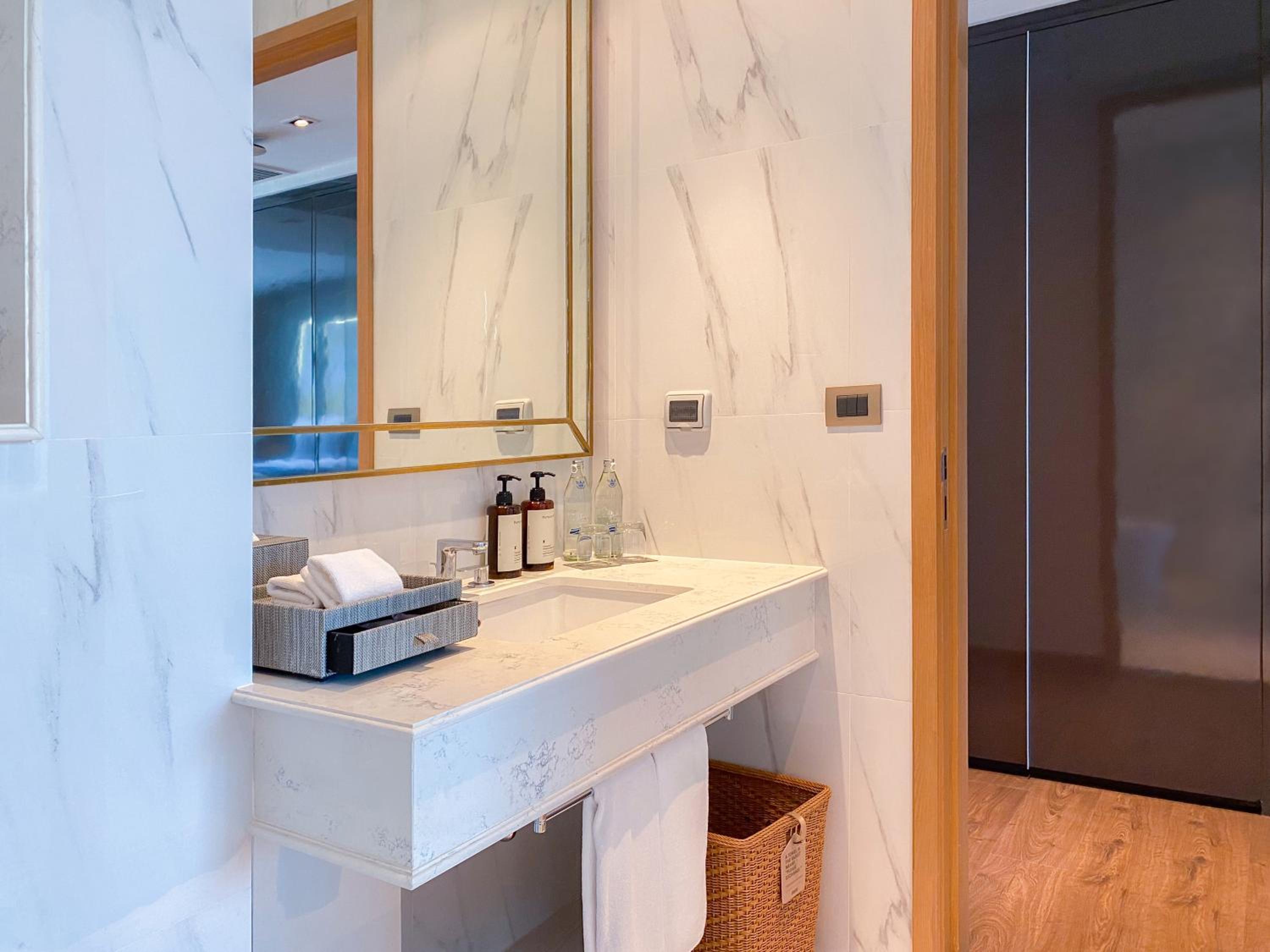 جناح عائلي بشرفة، MUU Bangkok Hotel 4/6