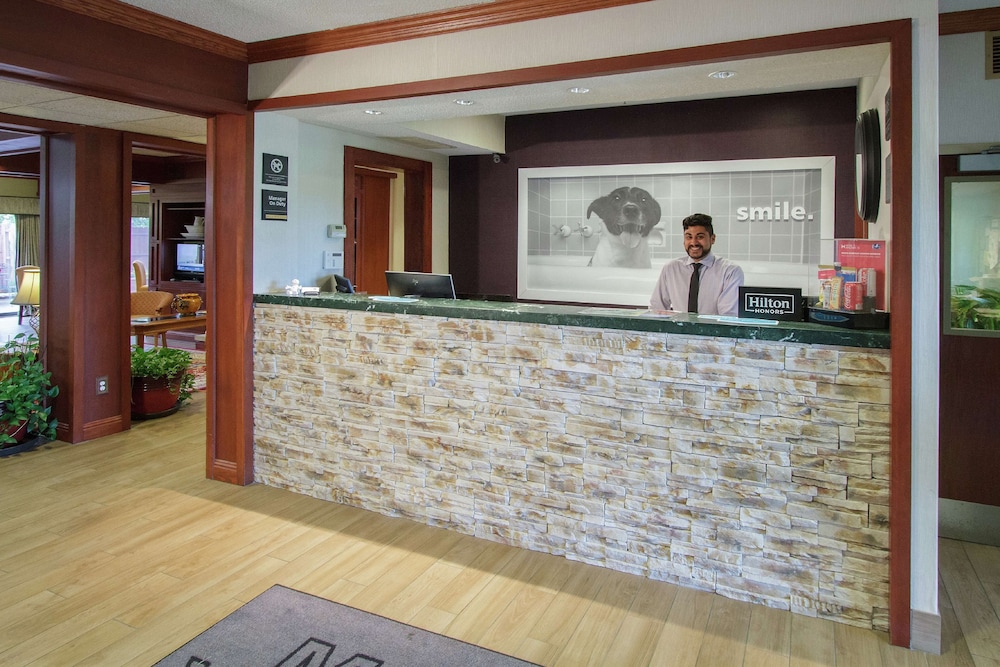 Hampton Inn South Haven 8/44
