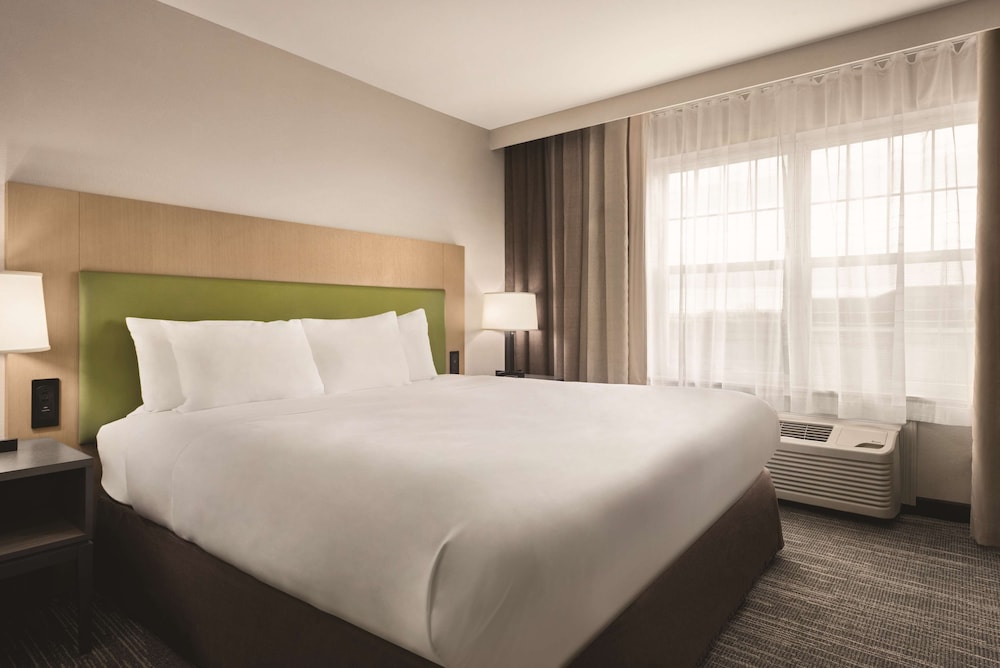 Country Inn & Suites By Radisson, Dubuque, IA 5/30