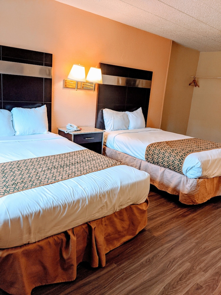 BASIC, 2 DOUBLE BEDS