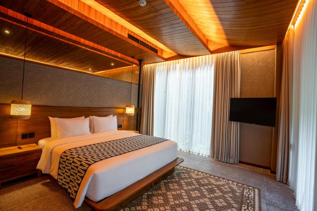 Pool, Suite, 2 Double Beds, King Bed