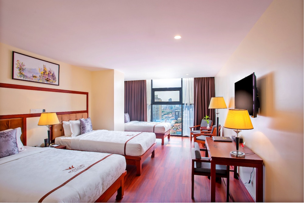 Landmark, Triple, 3 Beds