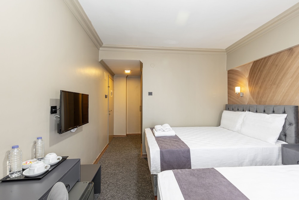 Loyal City Hotel 24/63