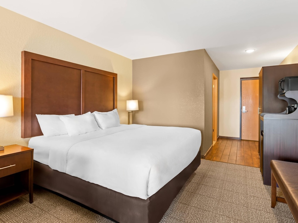 Comfort Inn and Suites Munising - Lakefront 20/49