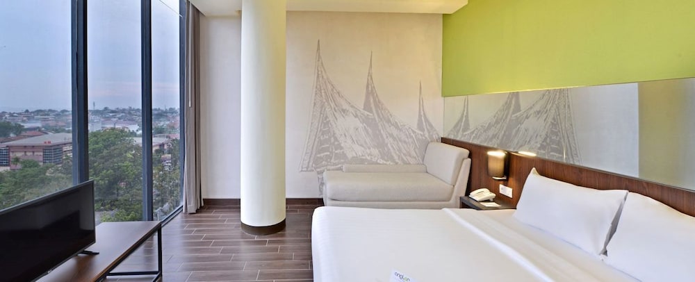 Whiz Prime Hotel Khatib Sulaiman Padang 5/18