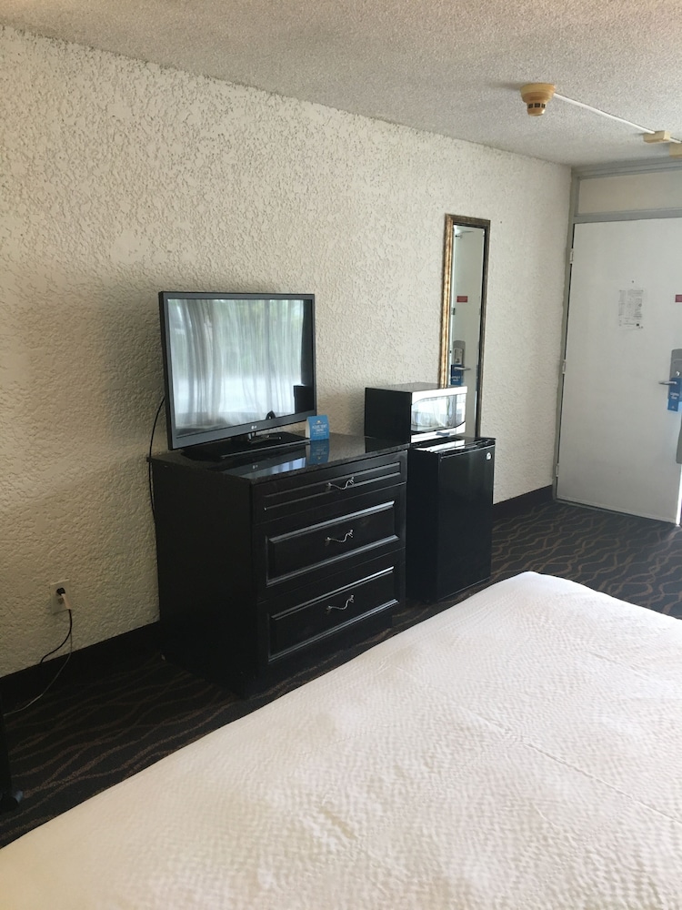 Days Inn by Wyndham Stuart 9/70