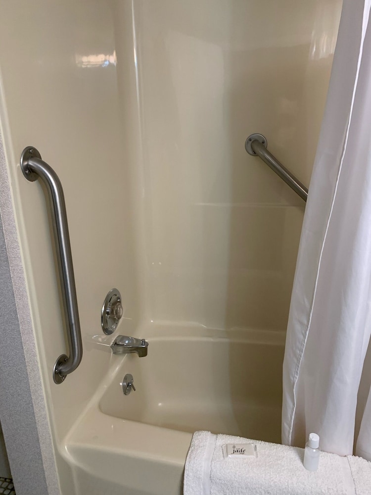 Surrey Inn Hotel 17/61