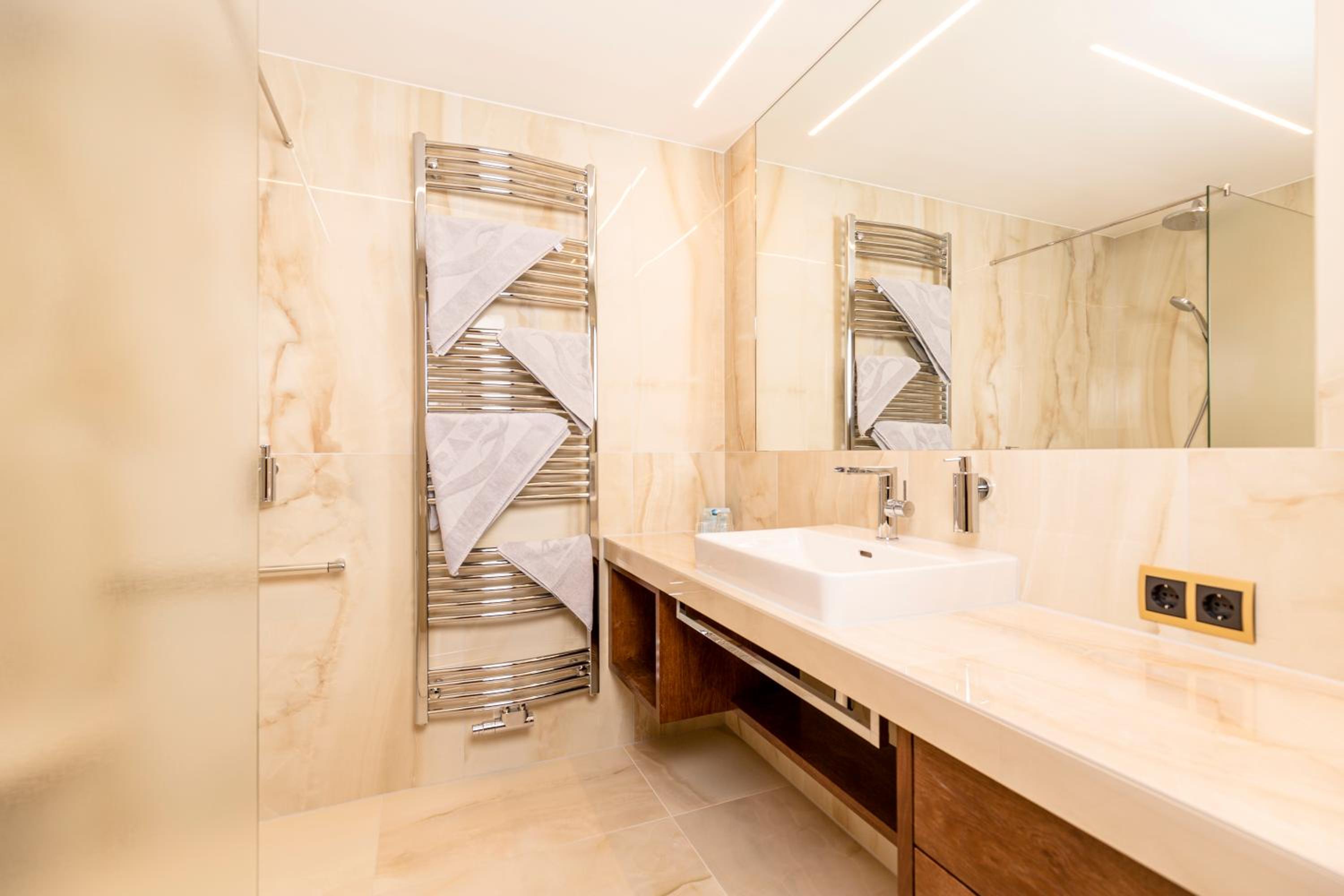 غرفة بسرير مزدوج، Fun & Spa Hotel Strass 6/6