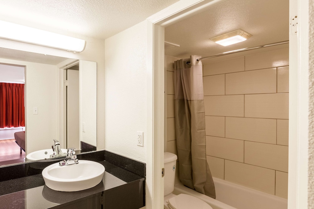 Motel6 Fort Worth, TX - Stockyards 27/29