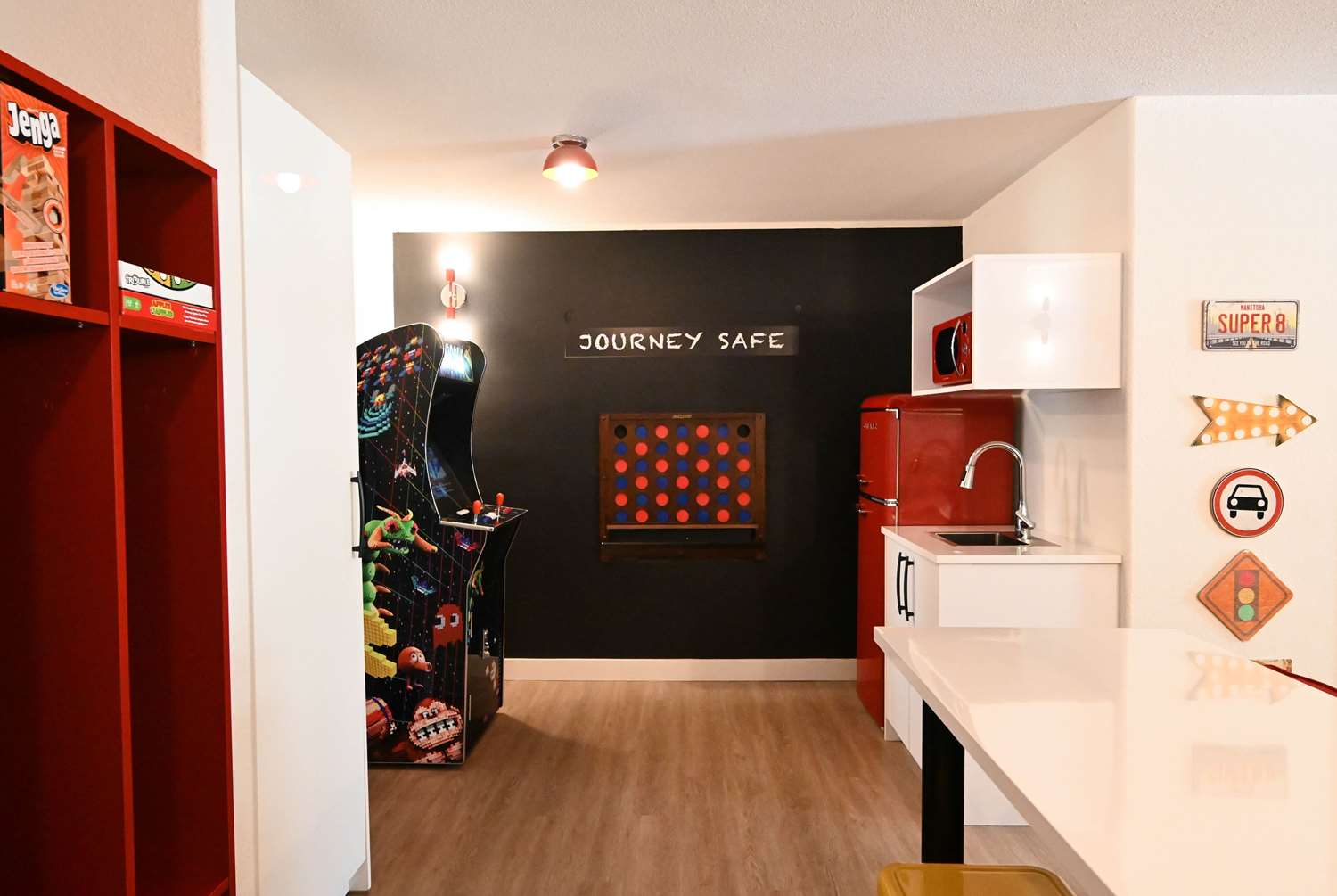 Super 8 by Wyndham Calgary Shawnessy Area 4/24