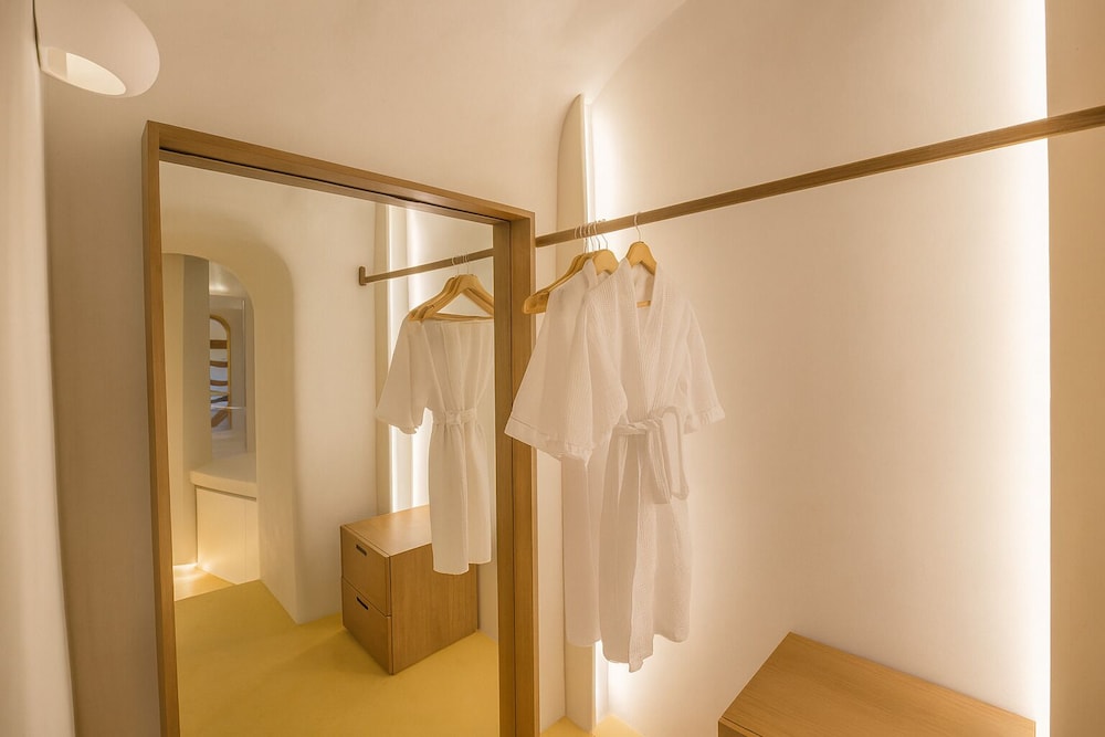 Chic Hotel Santorini 50/50