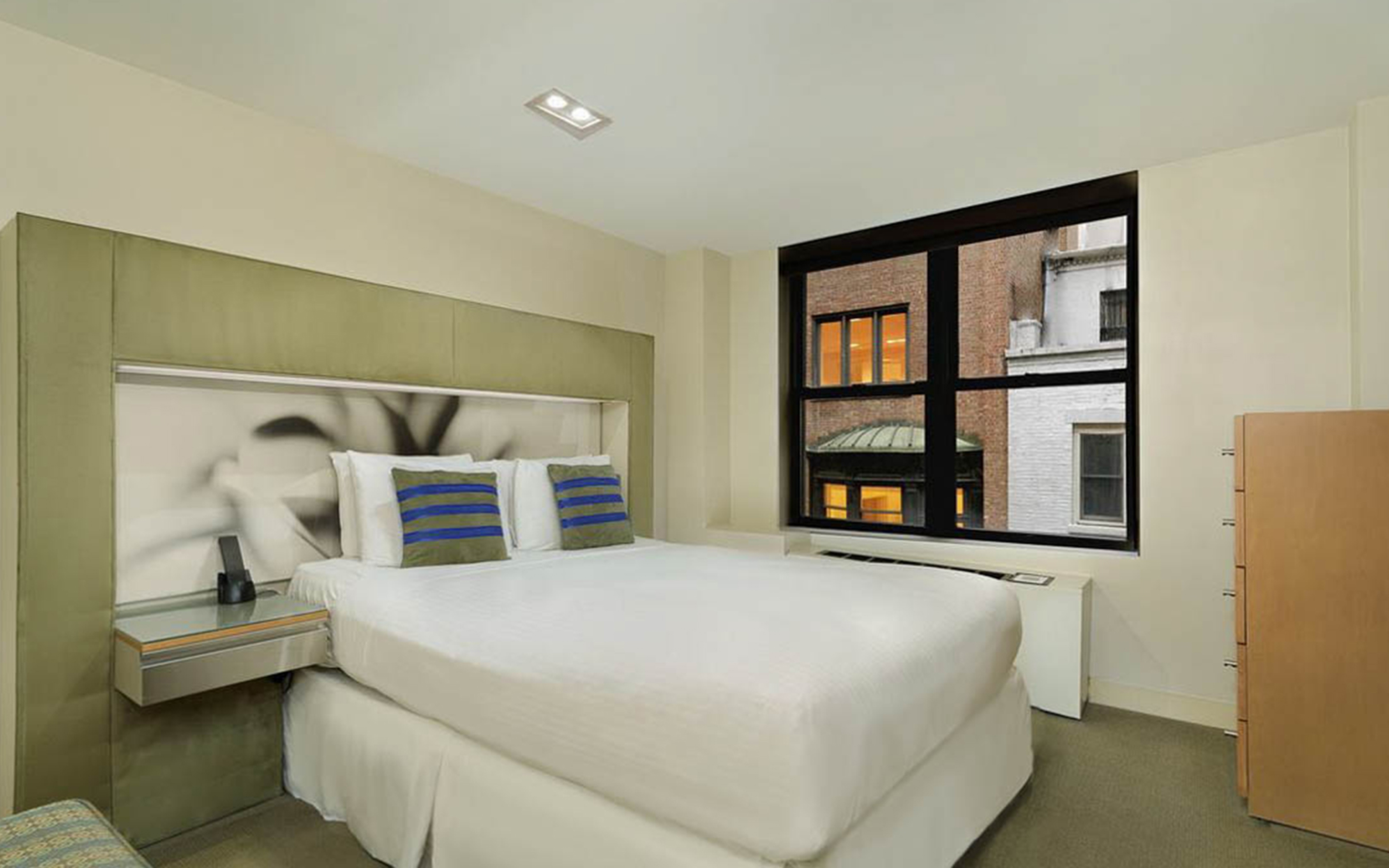 2 Bedrooms, Suite, Queen Bed