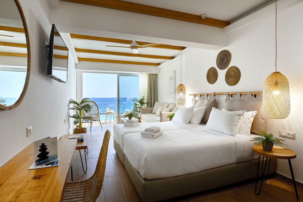 SUPERIOR, SINGLE, DOUBLE BED, POOL AND SEA VIEW