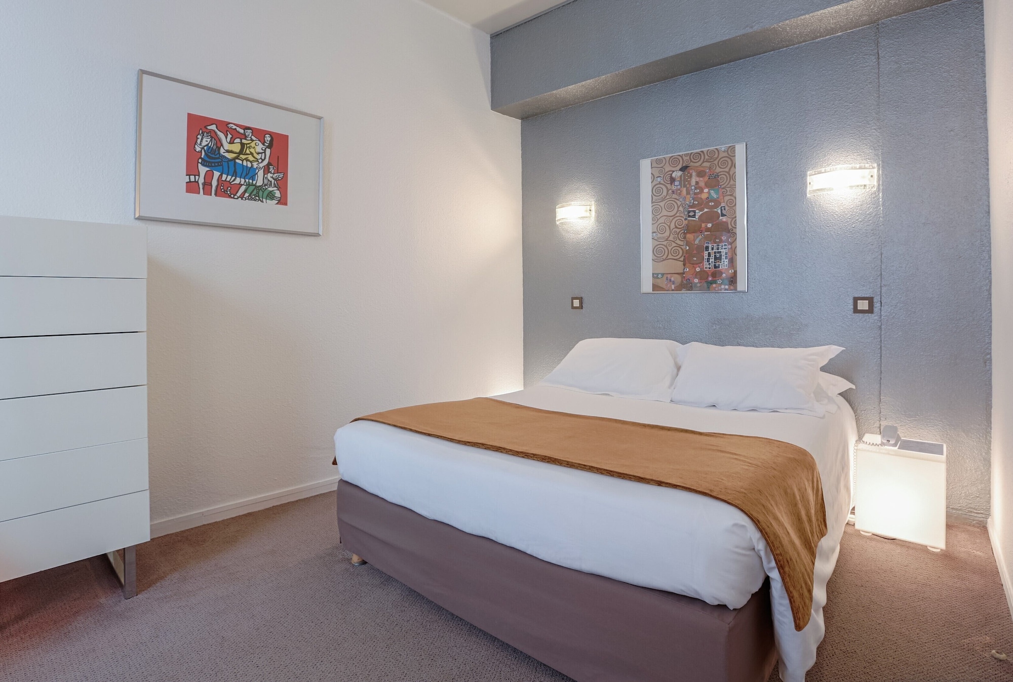 ROOM, QUADRUPLE