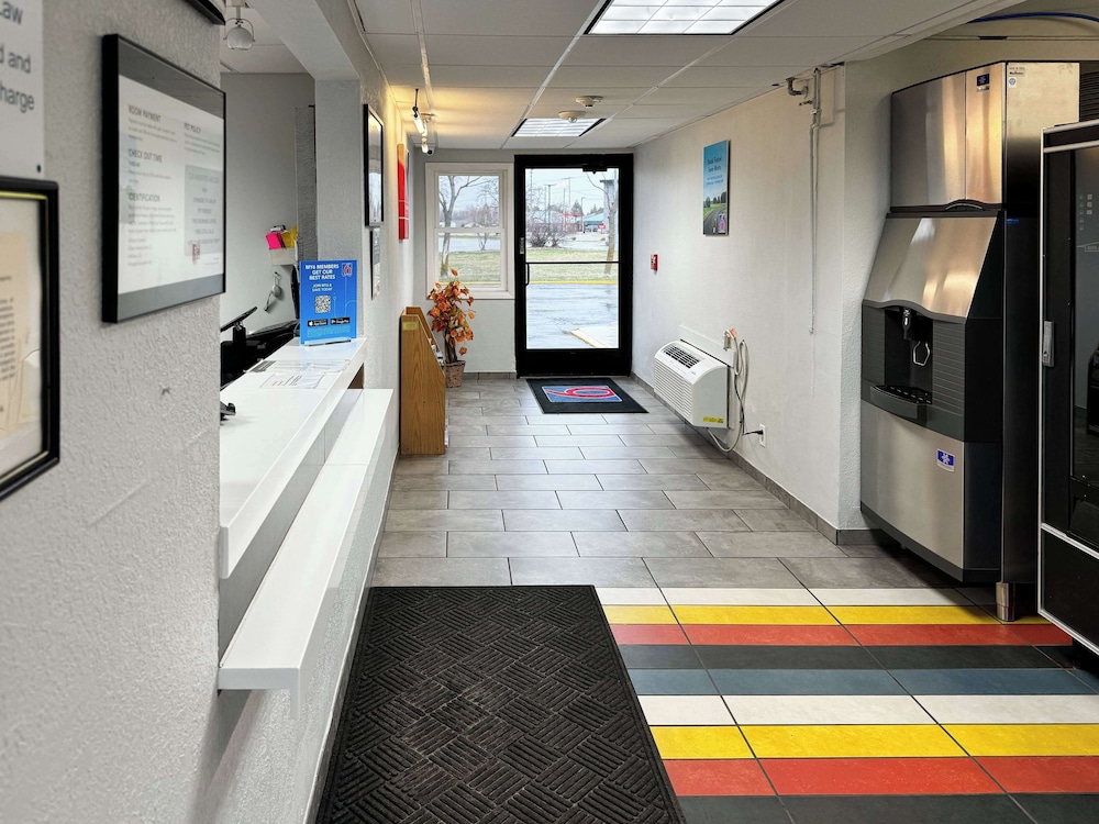 Motel6 Oshkosh, WI 58/67