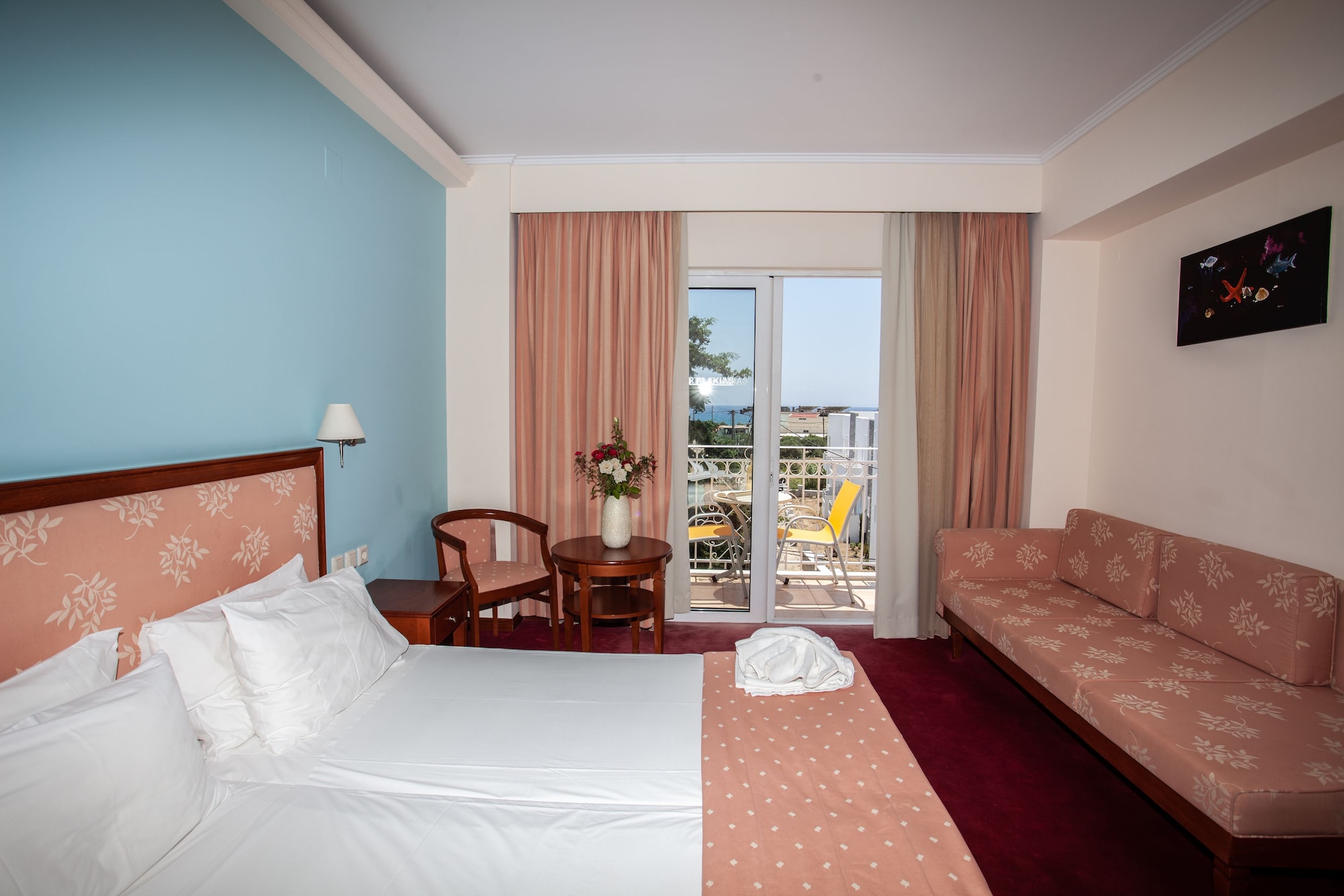 Deluxe, Twin Beds, Sea View, Sofa