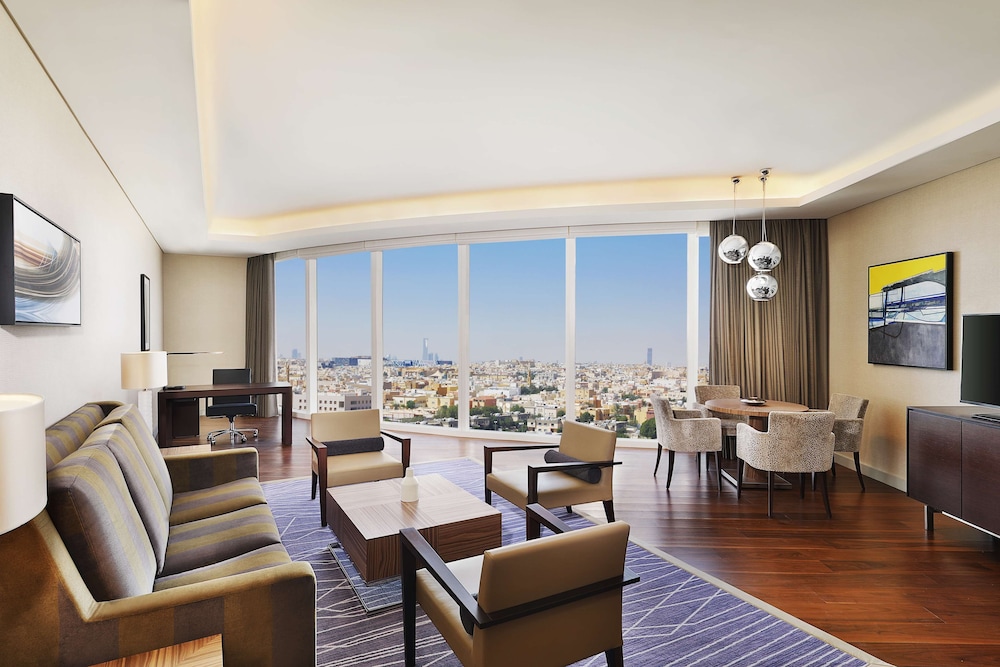 فندق هيلتون الرياض والشقق الفندقيه(Hilton Riyadh Hotel & Residences) 66/82