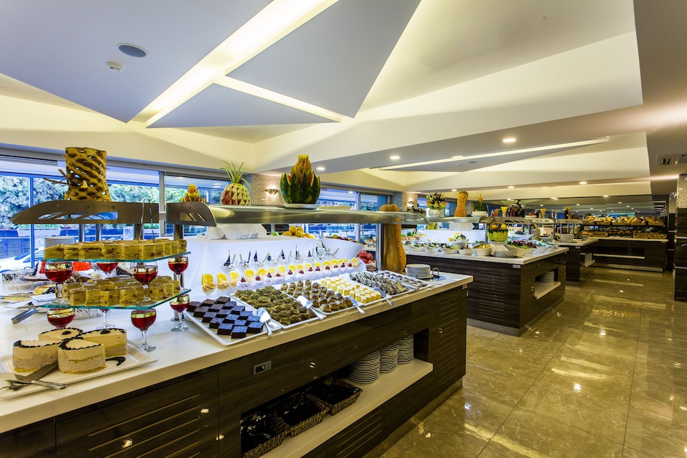 Avena Resort and Spa Hotel 51/68
