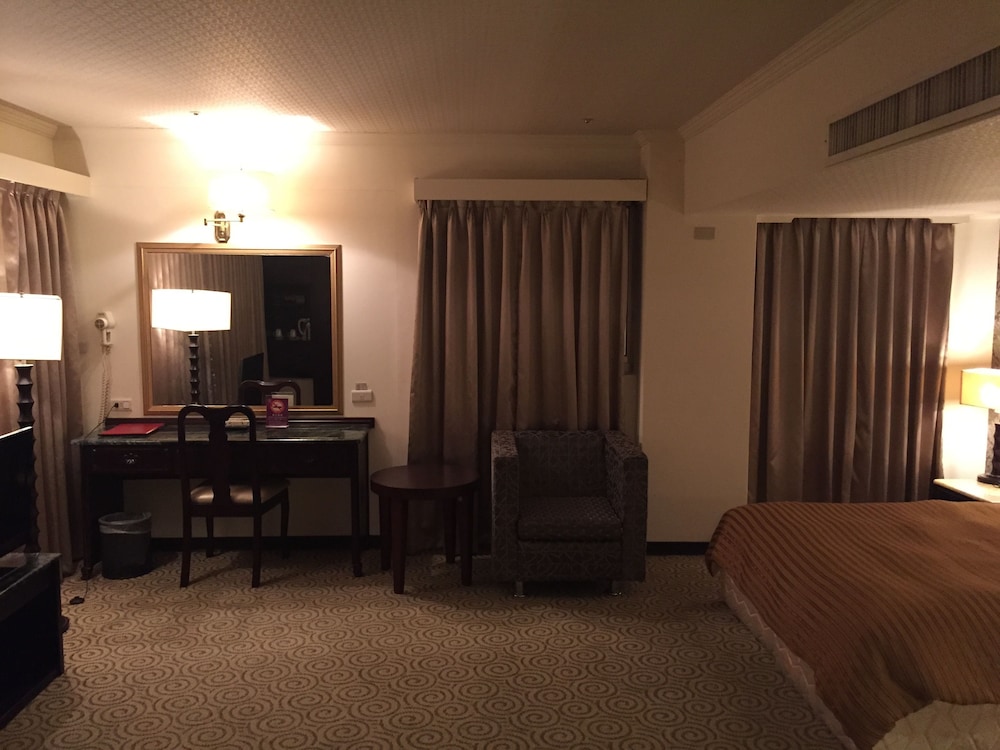 Well Garden Hotel 39/50