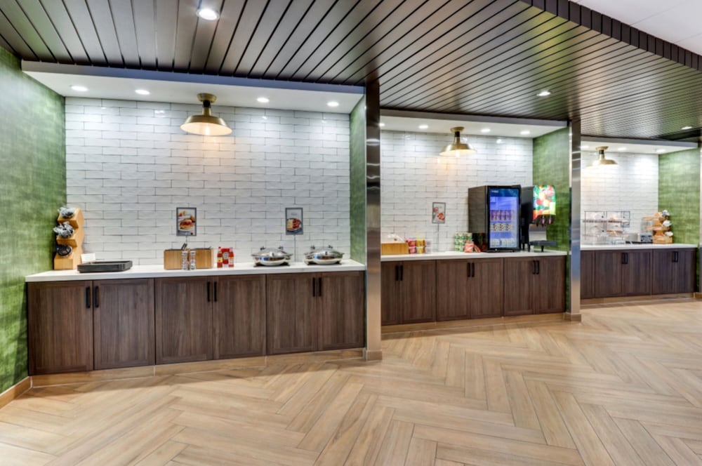 Fairfield Inn & Suites by Marriott Dalton 2/19