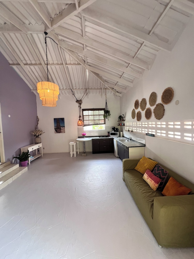 Tropical Breeze Apartments 30/49