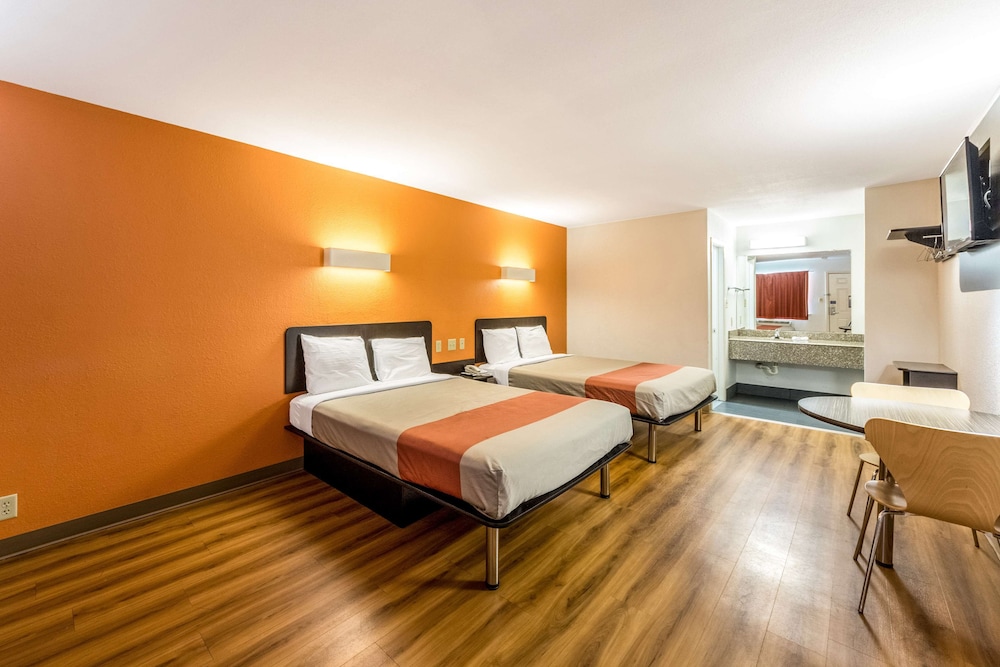Motel6 San Antonio, TX - South IH-10 East 22/51