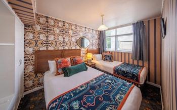 1 Bedroom, Suite, Adjoining