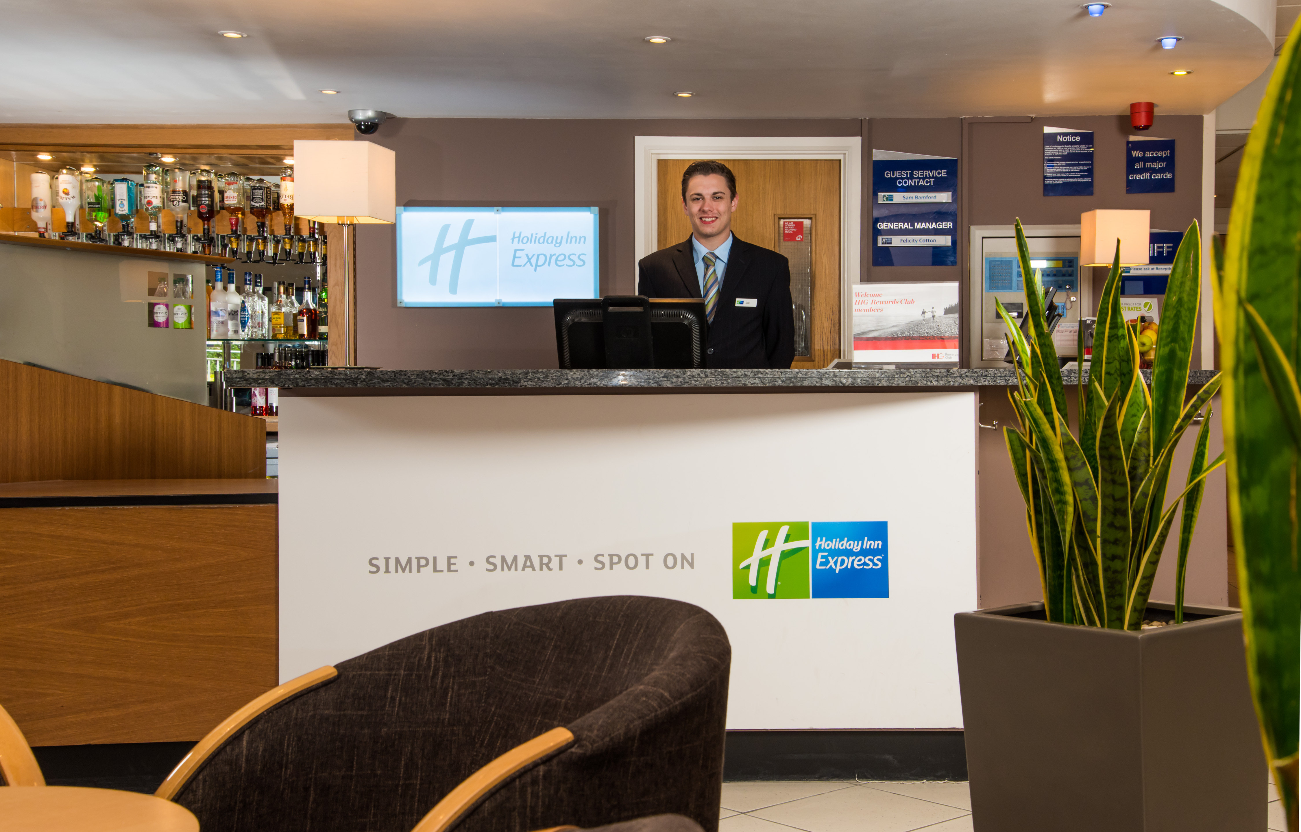 Holiday Inn Express Gloucester South 7/24