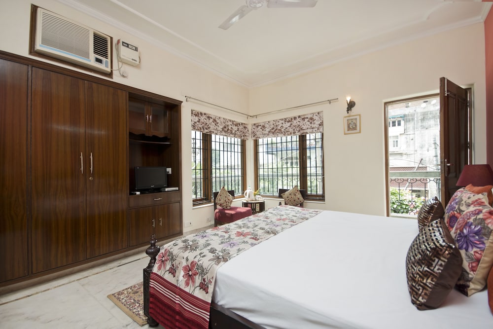 Praskash Kutir 18/70