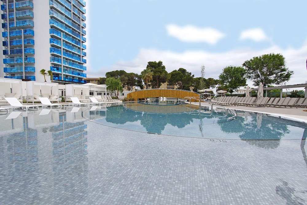 BG Tonga Tower Design Hotel and Suites 35/64