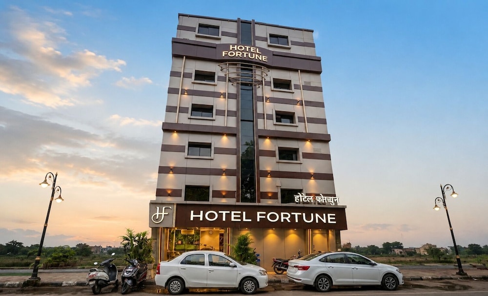 Fortune Hotel 4/39