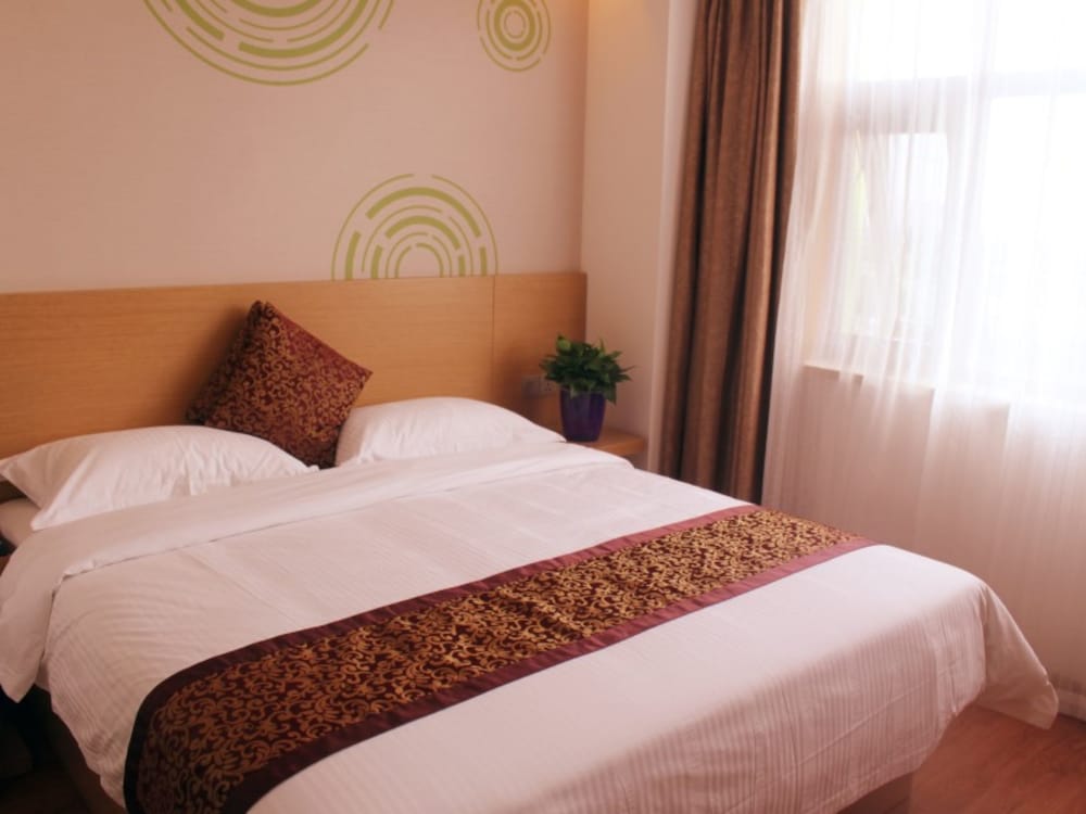 Greentree Sunshine 100 Express Hotel 34/45