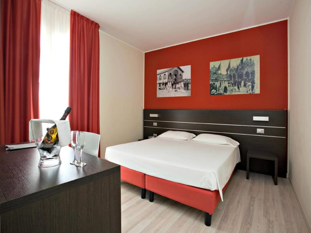 Vienna Hotel 17/56